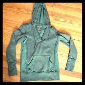 Sweater with front pockey